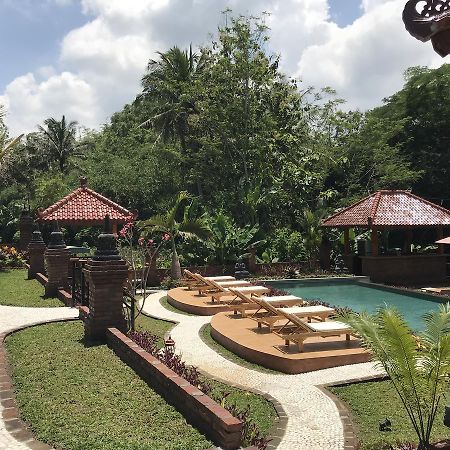 Rumah Dharma 2 Riverside Hotel Magelang Exterior photo