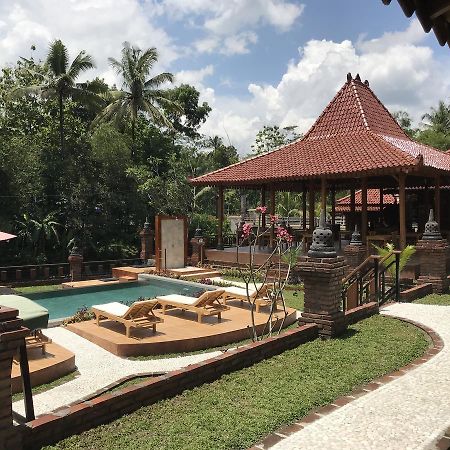 Rumah Dharma 2 Riverside Hotel Magelang Exterior photo