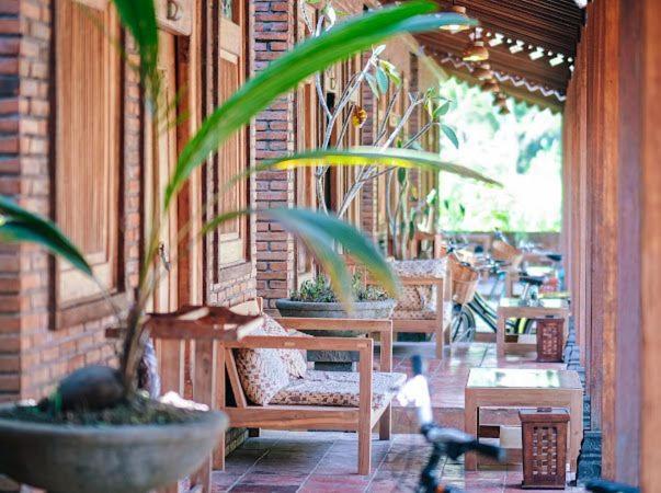 Rumah Dharma 2 Riverside Hotel Magelang Exterior photo