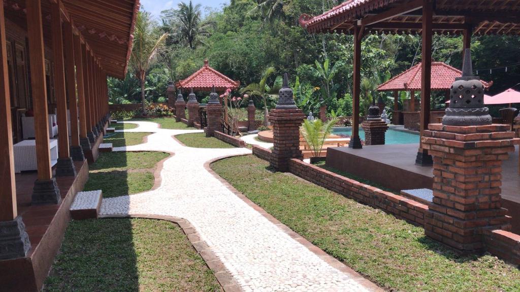 Rumah Dharma 2 Riverside Hotel Magelang Exterior photo